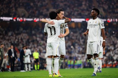 Rodrygo Goes ve Alvaro Carreras, Atletico de Madrid ve Real Madrid (Maciej Rogowski / Ball Raw Images) arasında oynanan İspanya Süper Kupası yarı final maçında gol attıktan sonra kutlama yaparken görüldü.)