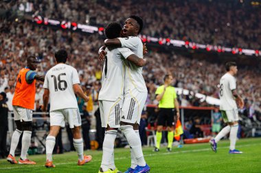 Rodrygo Goes ve Vinicius Vini Junior, Atletico de Madrid ve Real Madrid (Maciej Rogowski / Ball Raw Images) arasında oynanan İspanya Süper Kupası yarı final maçında gol attıktan sonra kutlama yaparken görüldü.)