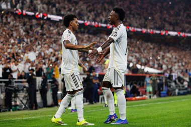 Rodrygo Goes ve Vinicius Vini Junior, Atletico de Madrid ve Real Madrid (Maciej Rogowski / Ball Raw Images) arasında oynanan İspanya Süper Kupası yarı final maçında gol attıktan sonra kutlama yaparken görüldü.)