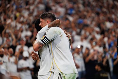 Rodrygo Goes ve Federico Valverde, Atletico de Madrid ve Real Madrid (Maciej Rogowski / Ball Raw Images) arasında oynanan İspanya Süper Kupası yarı final maçında gol attıktan sonra kutlama yaparken görüldü.)