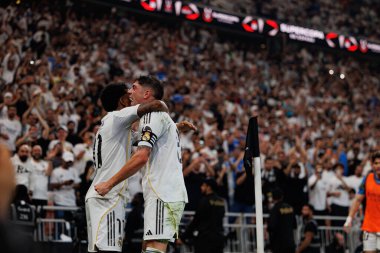 Rodrygo Goes ve Federico Valverde, Atletico de Madrid ve Real Madrid (Maciej Rogowski / Ball Raw Images) arasında oynanan İspanya Süper Kupası yarı final maçında gol attıktan sonra kutlama yaparken görüldü.)