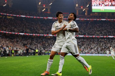 Gonzalo Garcia ve Rodrygo, Atletico de Madrid ve Real Madrid (Maciej Rogowski / Ball Raw Images) arasında oynanan İspanya Süper Kupası yarı final maçında gol attıktan sonra kutlama yaparken görüldü.)