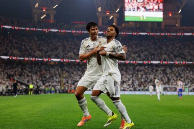 Gonzalo Garcia ve Rodrygo, Atletico de Madrid ve Real Madrid (Maciej Rogowski / Ball Raw Images) arasında oynanan İspanya Süper Kupası yarı final maçında gol attıktan sonra kutlama yaparken görüldü.)
