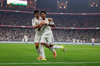 Gonzalo Garcia ve Rodrygo, Atletico de Madrid ve Real Madrid (Maciej Rogowski / Ball Raw Images) arasında oynanan İspanya Süper Kupası yarı final maçında gol attıktan sonra kutlama yaparken görüldü.)