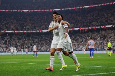 Gonzalo Garcia ve Rodrygo, Atletico de Madrid ve Real Madrid (Maciej Rogowski / Ball Raw Images) arasında oynanan İspanya Süper Kupası yarı final maçında gol attıktan sonra kutlama yaparken görüldü.)