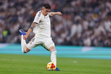 Federico Valverde, Atletico de Madrid ve Real Madrid (Maciej Rogowski / Ball Raw Images) arasında oynanan İspanya Süper Kupası yarı final maçında görüldü.)