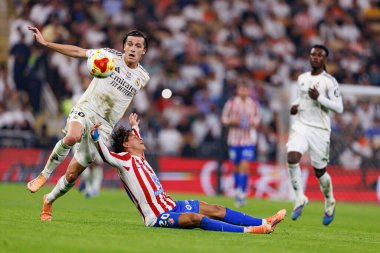 Alvaro Carreras ve Giuliano Simeone, Atletico de Madrid ve Real Madrid (Maciej Rogowski / Ball Raw Images) arasında oynanan İspanya Süper Kupası yarı final maçında görüldü.)