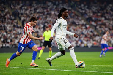 Julian Alvarez ve Eduardo Camavinga, Atletico de Madrid ve Real Madrid (Maciej Rogowski / Ball Raw Images) arasında oynanan İspanya Süper Kupası yarı final maçında görüldü.)