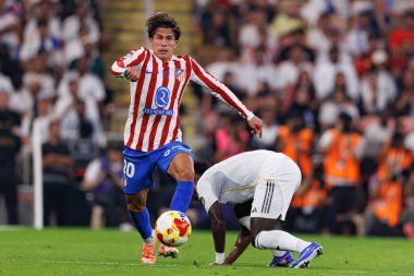 Vinicius Vini Junior ve Giuliano Simeone, Atletico de Madrid ile Real Madrid (Maciej Rogowski / Ball Raw Images) arasında oynanan İspanya Süper Kupası yarı final maçında görüldü.)
