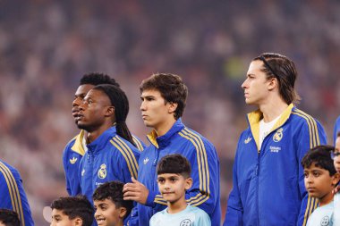 Eduardo Camavinga, Gonzalo Garcia ve Alvaro Carreras Atletico de Madrid ile Real Madrid (Maciej Rogowski / Ball Raw Images) arasında oynanan yarı final maçında görüldü.)