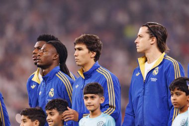 Eduardo Camavinga, Gonzalo Garcia ve Alvaro Carreras Atletico de Madrid ile Real Madrid (Maciej Rogowski / Ball Raw Images) arasında oynanan yarı final maçında görüldü.)