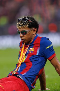 Lamine Yamal, FC Barcelona ve Real Madrid (Maciej Rogowski / Ball Raw Images) takımları arasında oynanan İspanya Süper Kupa Finali sırasında görüldü.)