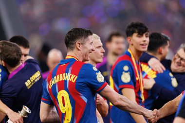 Robert Lewandowski, FC Barcelona ve Real Madrid (Maciej Rogowski / Ball Raw Images) takımları arasında oynanan İspanya Süper Kupa Finali sırasında görüldü.)