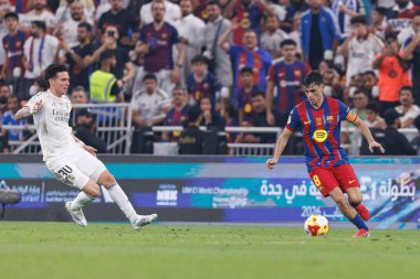 Franco Mastantuono ve Pedri, İspanya Süper Kupası Finali sırasında FC Barcelona ve Real Madrid (Maciej Rogowski / Ball Raw Images)