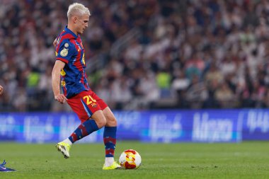 Dani Olmo, FC Barcelona ve Real Madrid takımları arasında oynanan İspanya Süper Kupası Finali sırasında görüldü (Maciej Rogowski / Ball Raw Images)