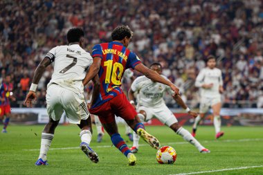 Vinicius Vini Junior ve Lamine Yamal İspanya Süper Kupa Finali sırasında FC Barcelona ve Real Madrid (Maciej Rogowski / Ball Raw Images)