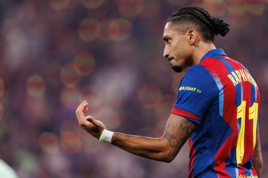 Raphinha, FC Barcelona ve Real Madrid (Maciej Rogowski / Ball Raw Images) takımları arasında oynanan İspanya Süper Kupa Finali maçında gol attıktan sonra kutlama yaparken görülüyor.)