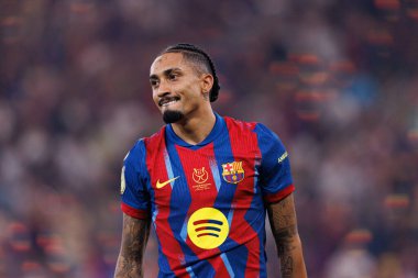 Raphinha, FC Barcelona ve Real Madrid (Maciej Rogowski / Ball Raw Images) takımları arasında oynanan İspanya Süper Kupa Finali maçında gol attıktan sonra kutlama yaparken görülüyor.)