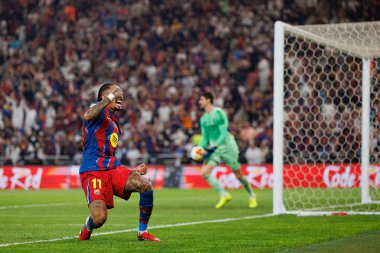 Raphinha, FC Barcelona ve Real Madrid (Maciej Rogowski / Ball Raw Images) takımları arasında oynanan İspanya Süper Kupa Finali maçında gol attıktan sonra kutlama yaparken görülüyor.)