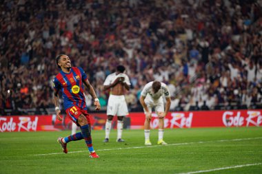 Raphinha, FC Barcelona ve Real Madrid (Maciej Rogowski / Ball Raw Images) takımları arasında oynanan İspanya Süper Kupa Finali maçında gol attıktan sonra kutlama yaparken görülüyor.)