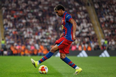 Lamine Yamal, FC Barcelona ve Real Madrid (Maciej Rogowski / Ball Raw Images) takımları arasında oynanan İspanya Süper Kupa Finali sırasında görüldü.)