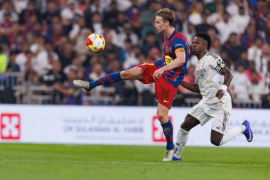 Fransız De Jong ve Vinicius Vini Junior, İspanya Süper Kupası Finali sırasında FC Barcelona ve Real Madrid (Maciej Rogowski / Ball Raw Images) takımları arasında görüldü.)