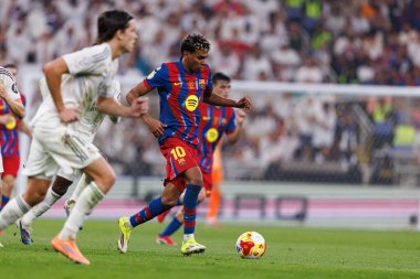 Lamine Yamal, FC Barcelona ve Real Madrid (Maciej Rogowski / Ball Raw Images) takımları arasında oynanan İspanya Süper Kupa Finali sırasında görüldü.)