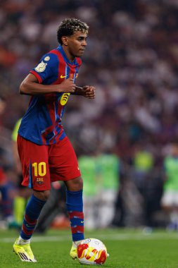 Lamine Yamal, FC Barcelona ve Real Madrid (Maciej Rogowski / Ball Raw Images) takımları arasında oynanan İspanya Süper Kupa Finali sırasında görüldü.)