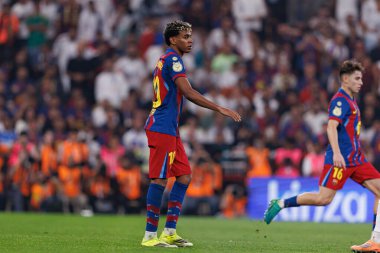 Lamine Yamal, FC Barcelona ve Real Madrid (Maciej Rogowski / Ball Raw Images) takımları arasında oynanan İspanya Süper Kupa Finali sırasında görüldü.)