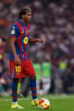 Lamine Yamal, FC Barcelona ve Real Madrid (Maciej Rogowski / Ball Raw Images) takımları arasında oynanan İspanya Süper Kupa Finali sırasında görüldü.)