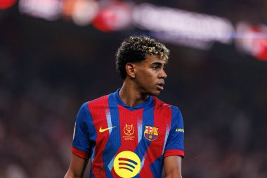 Lamine Yamal, FC Barcelona ve Real Madrid (Maciej Rogowski / Ball Raw Images) takımları arasında oynanan İspanya Süper Kupa Finali sırasında görüldü.)