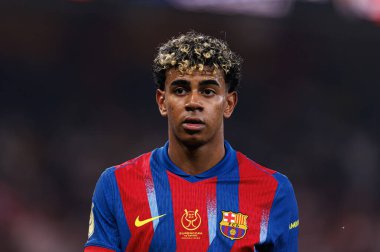 Lamine Yamal, FC Barcelona ve Real Madrid (Maciej Rogowski / Ball Raw Images) takımları arasında oynanan İspanya Süper Kupa Finali sırasında görüldü.)