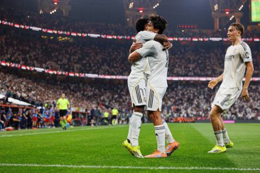 Rodrygo Goes ve Gonzalo Garcia FC Barcelona ve Real Madrid (Maciej Rogowski / Ball Raw Images) takımları arasında oynanan İspanya Süper Kupa Finali maçında gol attıktan sonra kutlama yaparken görüldü.)