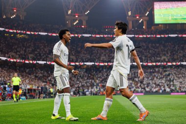 Rodrygo Goes ve Gonzalo Garcia FC Barcelona ve Real Madrid (Maciej Rogowski / Ball Raw Images) takımları arasında oynanan İspanya Süper Kupa Finali maçında gol attıktan sonra kutlama yaparken görüldü.)