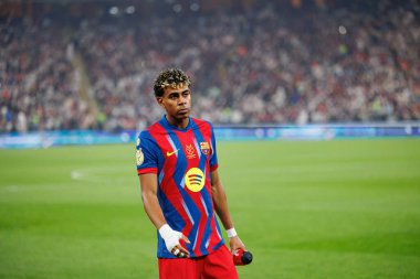 Lamine Yamal, FC Barcelona ve Real Madrid (Maciej Rogowski / Ball Raw Images) takımları arasında oynanan İspanya Süper Kupa Finali sırasında görüldü.)