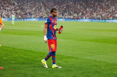 Lamine Yamal, FC Barcelona ve Real Madrid (Maciej Rogowski / Ball Raw Images) takımları arasında oynanan İspanya Süper Kupa Finali sırasında görüldü.)