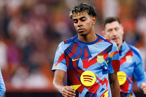 Lamine Yamal, FC Barcelona ve Real Madrid (Maciej Rogowski / Ball Raw Images) takımları arasında oynanan İspanya Süper Kupa Finali sırasında görüldü.)