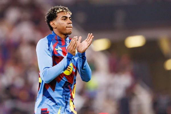 Lamine Yamal, FC Barcelona ve Real Madrid (Maciej Rogowski / Ball Raw Images) takımları arasında oynanan İspanya Süper Kupa Finali sırasında görüldü.)