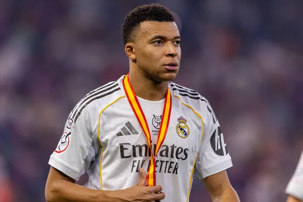 FC Barcelona ve Real Madrid (Maciej Rogowski / Ball Raw Images) takımları arasında oynanan İspanya Süper Kupa Finali sırasında Kylian Mbappe görüldü)