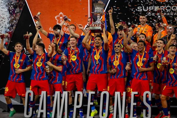 FC Barcelona FC Barcelona ve Real Madrid takımları arasında oynanan İspanya Süper Kupa Finali sırasında görüldü (Maciej Rogowski / Ball Raw Images)