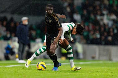 Abdu Conte ve Alisson Santos, Liga Portekiz maçı sırasında Estadio Jose Alvalade 'deki Casa Pia AC (Maciej Rogowski / Ball Raw Images) takımları arasında görüldü.)