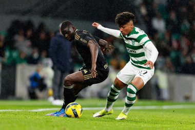 Abdu Conte ve Alisson Santos, Liga Portekiz maçı sırasında Estadio Jose Alvalade 'deki Casa Pia AC (Maciej Rogowski / Ball Raw Images) takımları arasında görüldü.)
