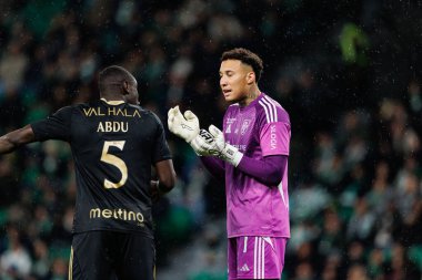 Abdu Conte ve Patrick Sequeira, Liga Portekiz maçı sırasında Estadio Jose Alvalade 'deki Casa Pia AC (Maciej Rogowski / Ball Raw Images) takımları arasında görüldü.)
