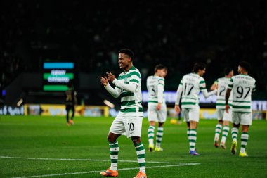 Cin Catamo, Liga Portekiz maçında attığı gol sonrasında Estadio Jose Alvalade 'deki Casa Pia AC (Maciej Rogowski / Ball Raw Images) takımları arasında kutlama yaparken görüldü.)