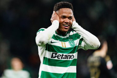 Cin Catamo, Liga Portekiz maçında attığı gol sonrasında Estadio Jose Alvalade 'deki Casa Pia AC (Maciej Rogowski / Ball Raw Images) takımları arasında kutlama yaparken görüldü.)