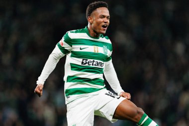 Cin Catamo, Liga Portekiz maçında attığı gol sonrasında Estadio Jose Alvalade 'deki Casa Pia AC (Maciej Rogowski / Ball Raw Images) takımları arasında kutlama yaparken görüldü.)