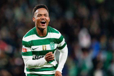 Cin Catamo, Liga Portekiz maçında attığı gol sonrasında Estadio Jose Alvalade 'deki Casa Pia AC (Maciej Rogowski / Ball Raw Images) takımları arasında kutlama yaparken görüldü.)