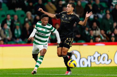 Cin Catamo ve David Sousa, Liga Portekiz maçı sırasında Estadio Jose Alvalade 'deki Casa Pia AC (Maciej Rogowski / Ball Raw Images) takımları arasında görüldü.)