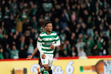 Cin Catamo, Liga Portekiz maçında attığı gol sonrasında Estadio Jose Alvalade 'deki Casa Pia AC (Maciej Rogowski / Ball Raw Images) takımları arasında kutlama yaparken görüldü.)