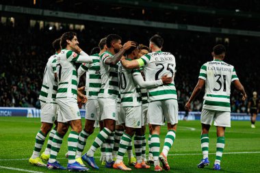 Sporcu Oyuncuları Liga Portekiz maçında CP ve Casa Pia AC takımları arasında Estadio Jose Alvalade (Maciej Rogowski / Ball Raw Images) maçında Geny Catamo 'dan gol üstüne gol atarken görüldü.)